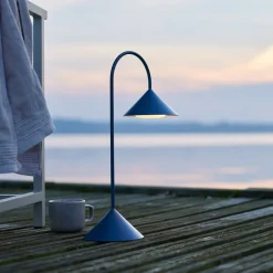 FRANDSEN LED-akkukäyttöinen pöytälamppu Grasp, petrol, 47 cm, metalli