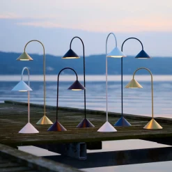 FRANDSEN LED-akkukäyttöinen pöytälamppu Grasp, punainen, korkeus 47 cm, metalli