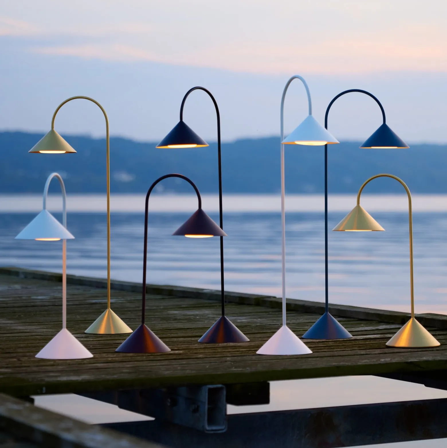 FRANDSEN LED-akku-lattiavalo Grasp, petrol, 72 cm, metalli