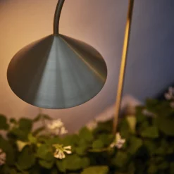 FRANDSEN LED-maapiikkivalo Grasp, messinkivärinen, 82 cm, IP44