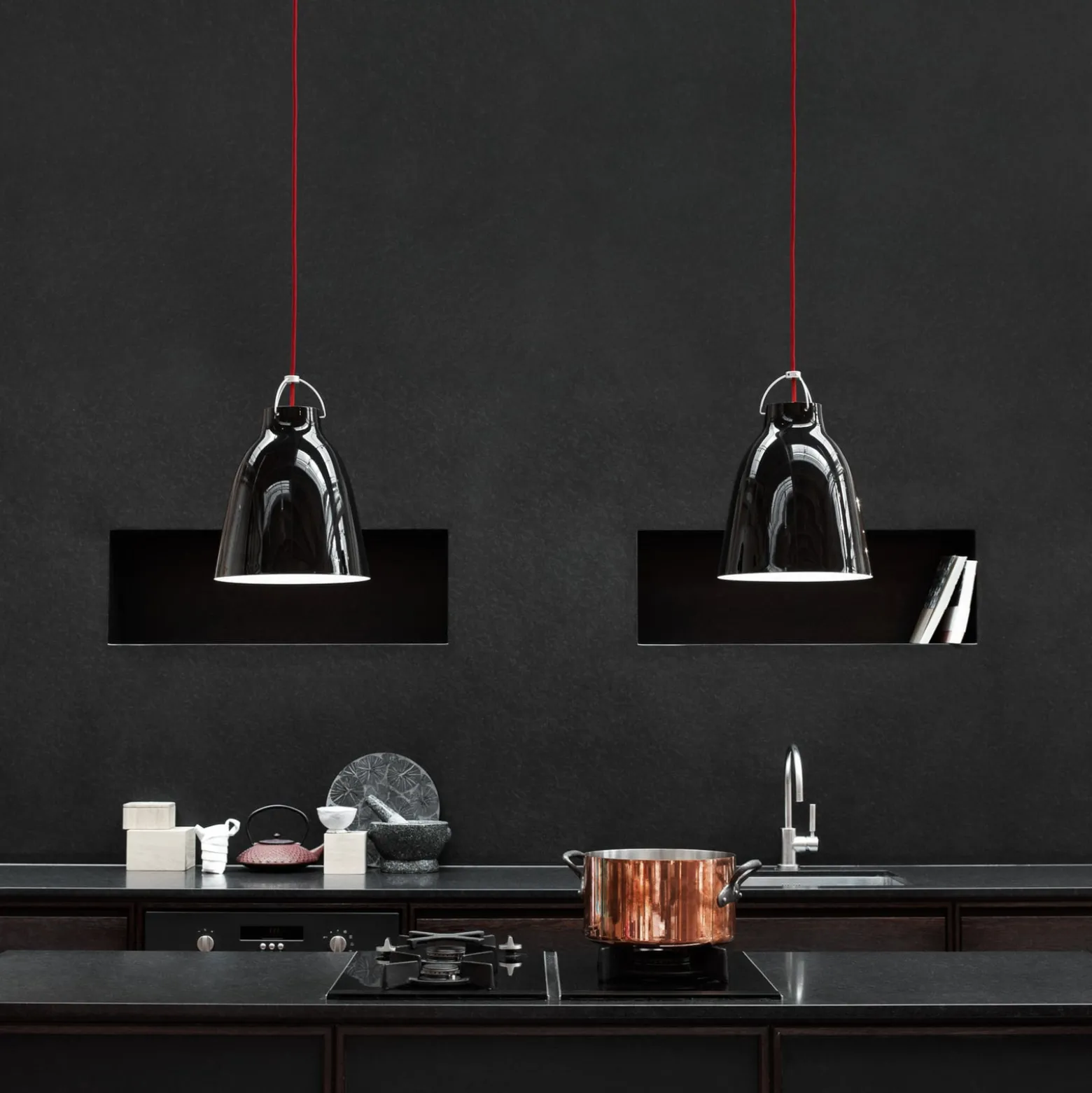 FRITZ HANSEN Caravaggio P2 kiiltävä musta