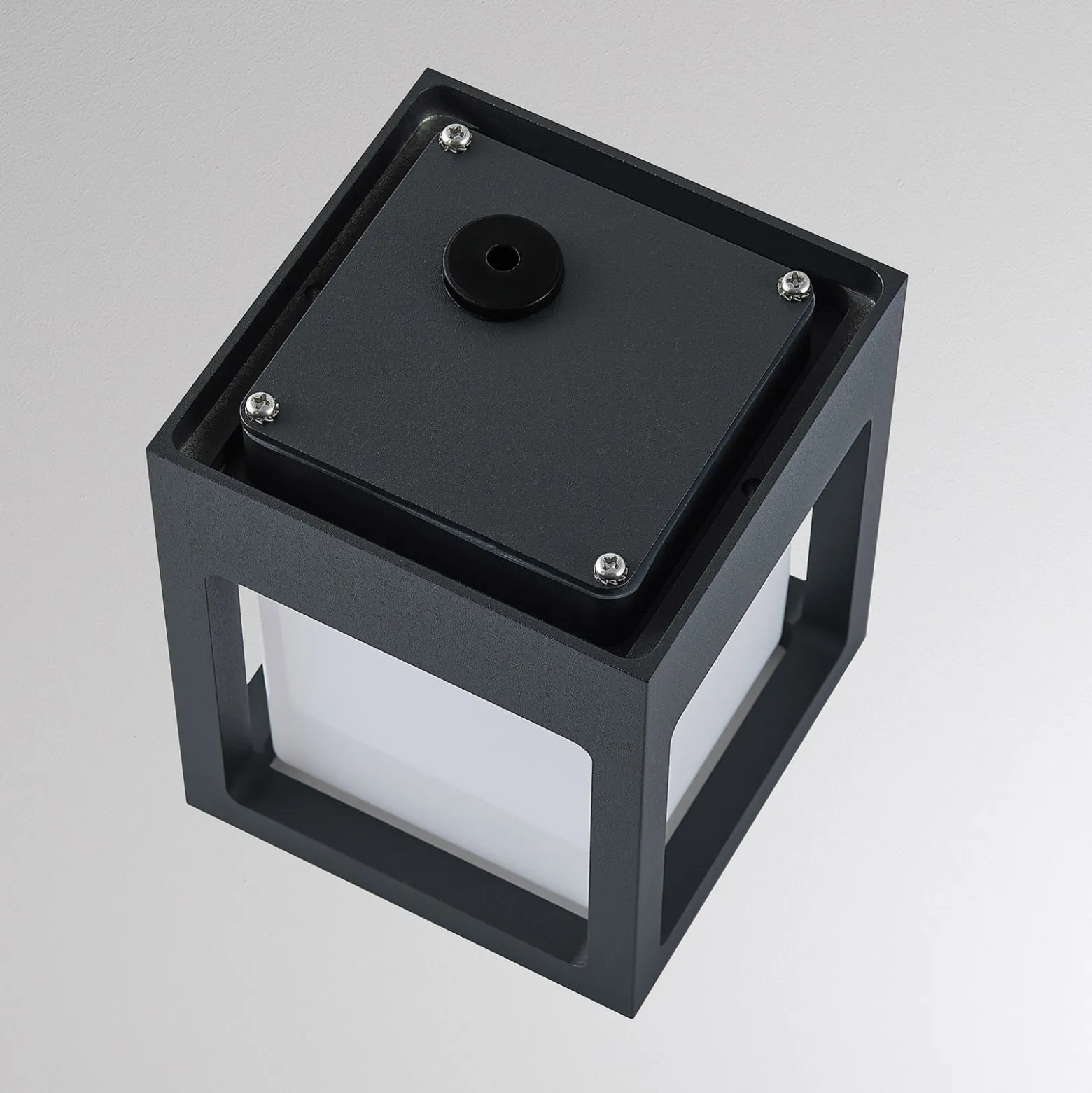 FYNN-X-LED-ulkoseinälamppu, antrasiitti, 12 cm, IP65, CCT-valonlähteen kytkentä