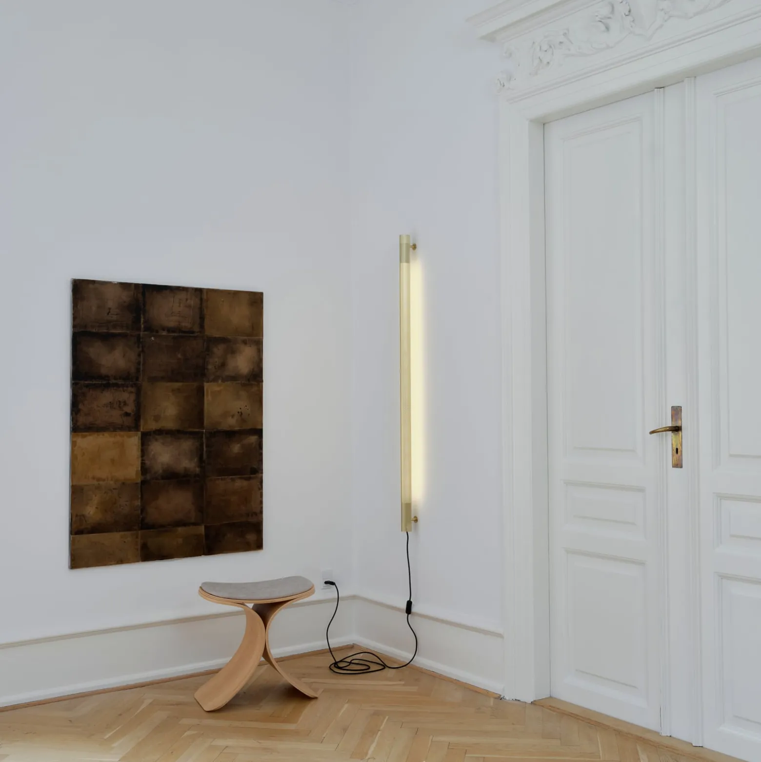 GEJST seinälamppu Radent messinkivärinen, korkeus 135 cm, G13 LED