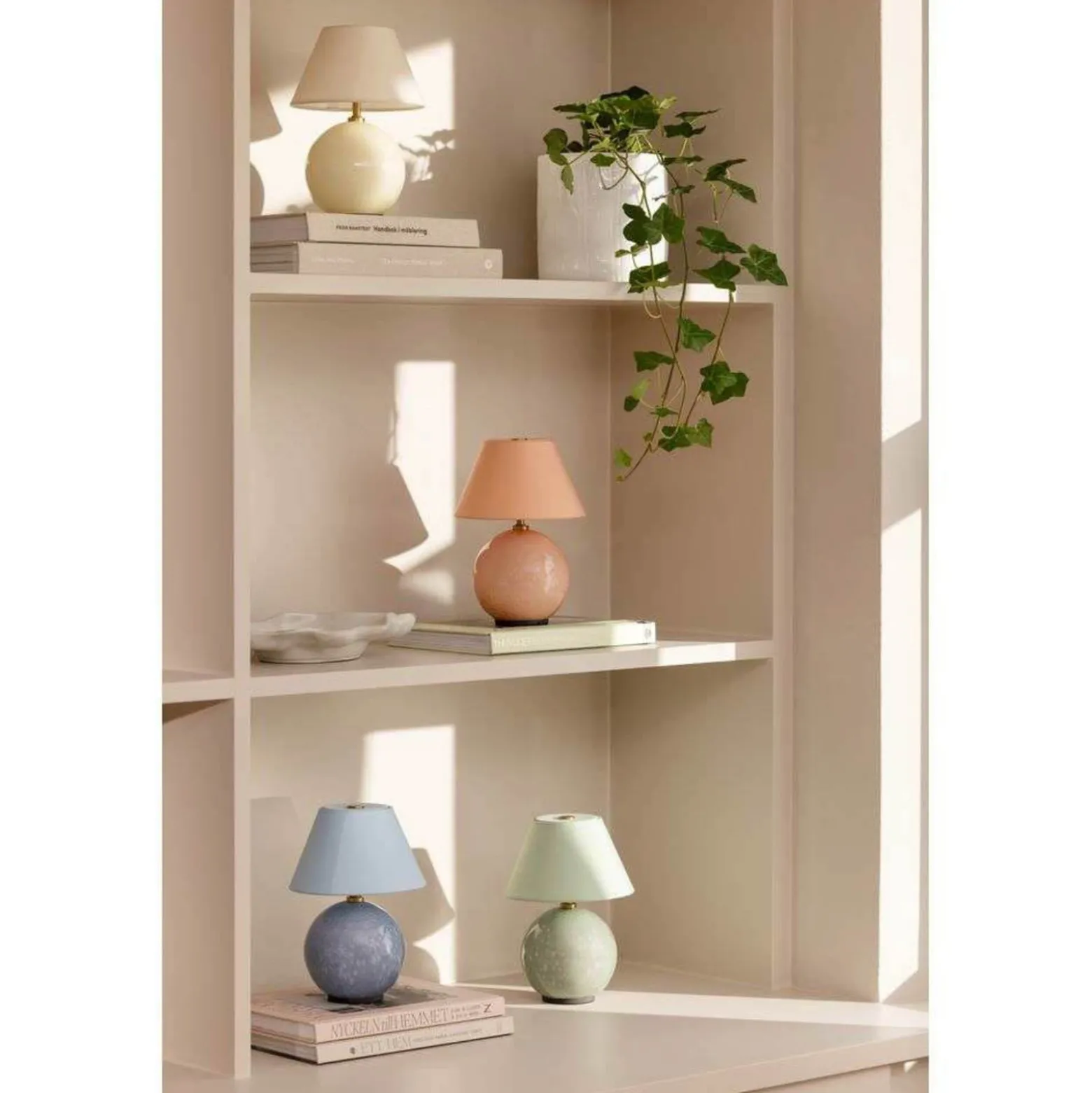 Globen Lighting IRIS-akkupöytävalaisin, sininen, korkeus 23 cm