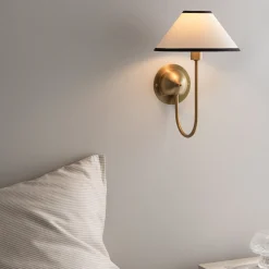 Globen Lighting IRIS-seinälamppu, kermanvärinen, korkeus 32 cm