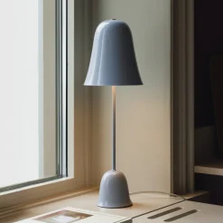 Globen Lighting -pöytälamppu Blåklockan, vaaleansininen, korkeus 56 cm