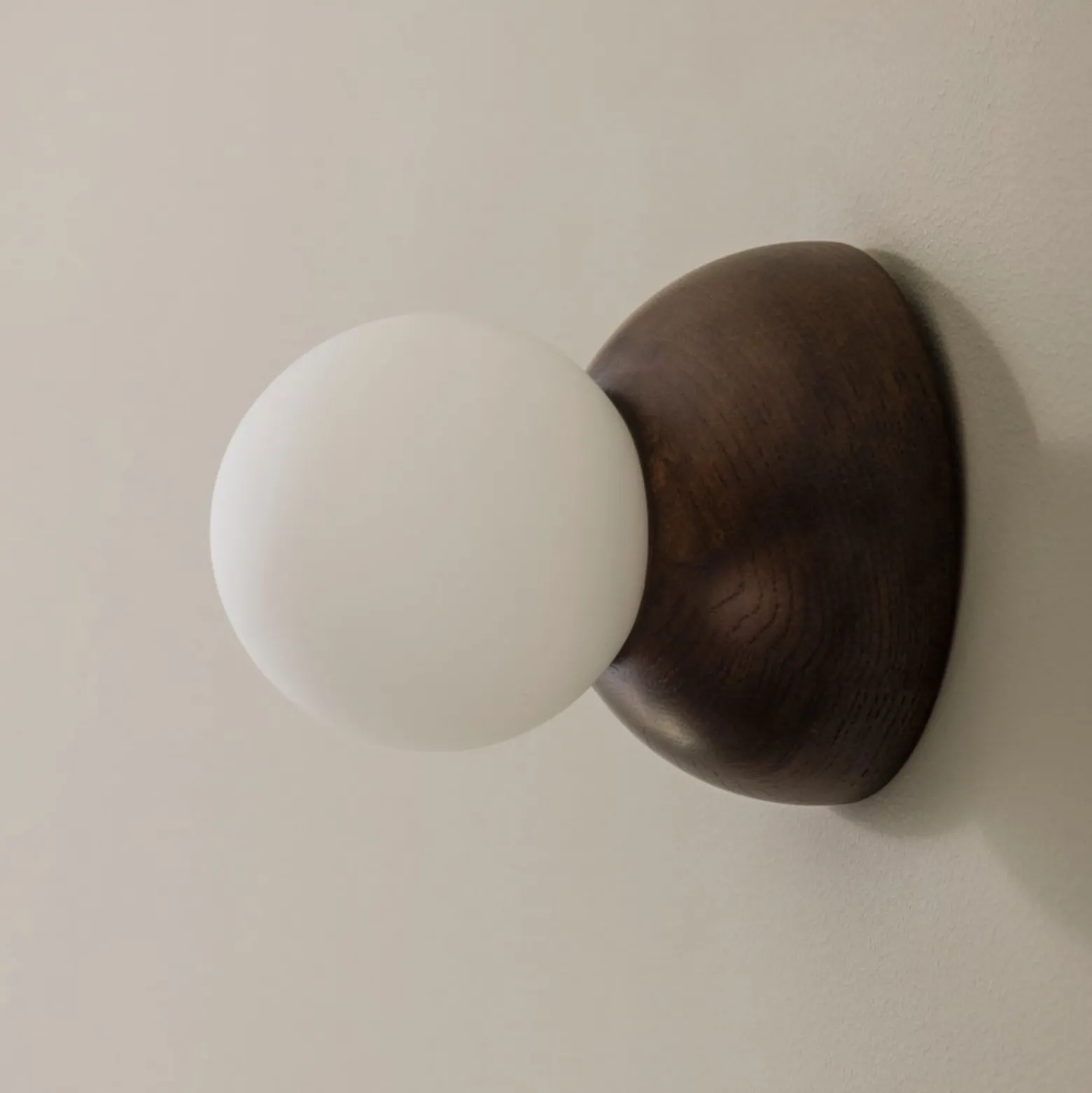 Globen Lighting Torrano -seinävalaisin, ruskea, Ø 13 cm, IP44