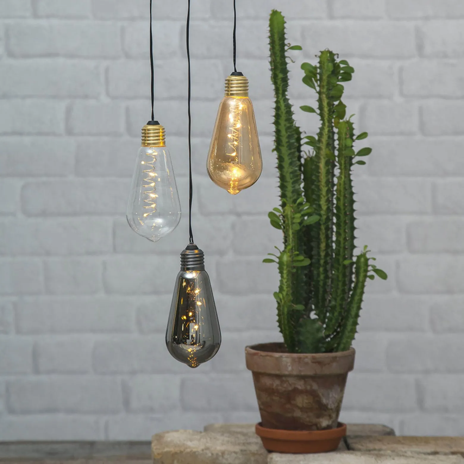 Glow-vintage-LED-koristevalo ajastimella, savu