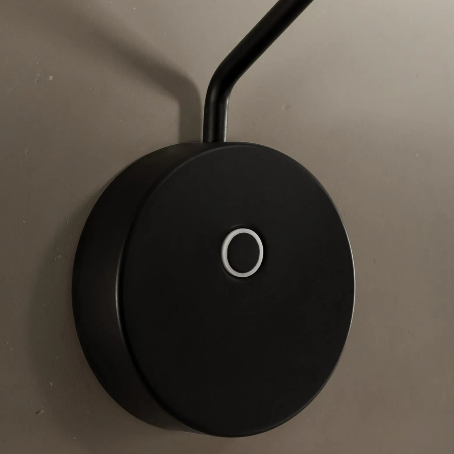 Grok Invisible-LED-seinävalo 2 700 K syvyys 20,3cm
