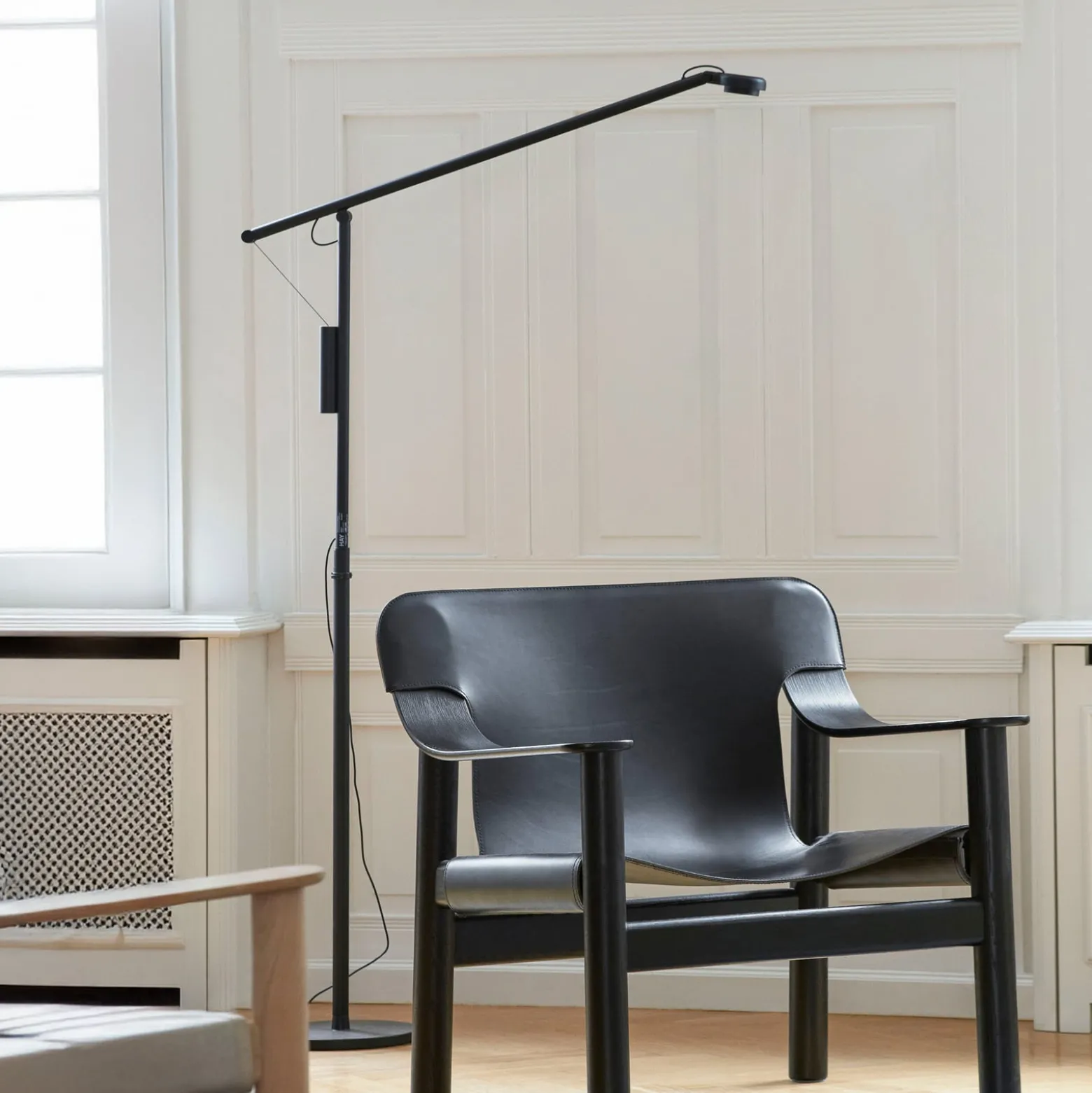 HAY LED-lattiavalo Fifty-Fifty, musta, korkeus 135 cm, himmennettävä