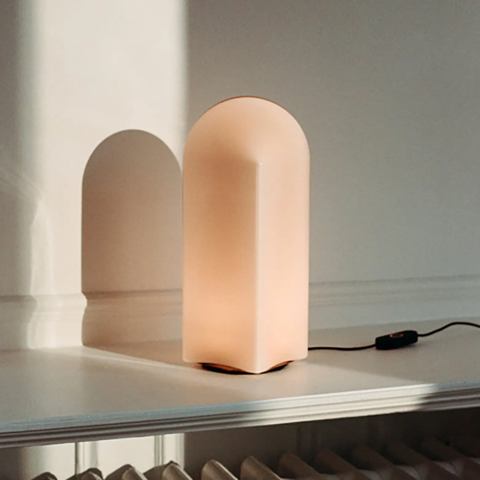 HAY Parade LED-pöytävalaisin vaaleanpunainen Korkeus 32 cm