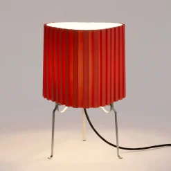HAY-pöytälamppu Canelé, punainen, korkeus 37 cm, E14, kangas