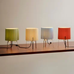 HAY-pöytälamppu Canelé, punainen, korkeus 37 cm, E14, kangas