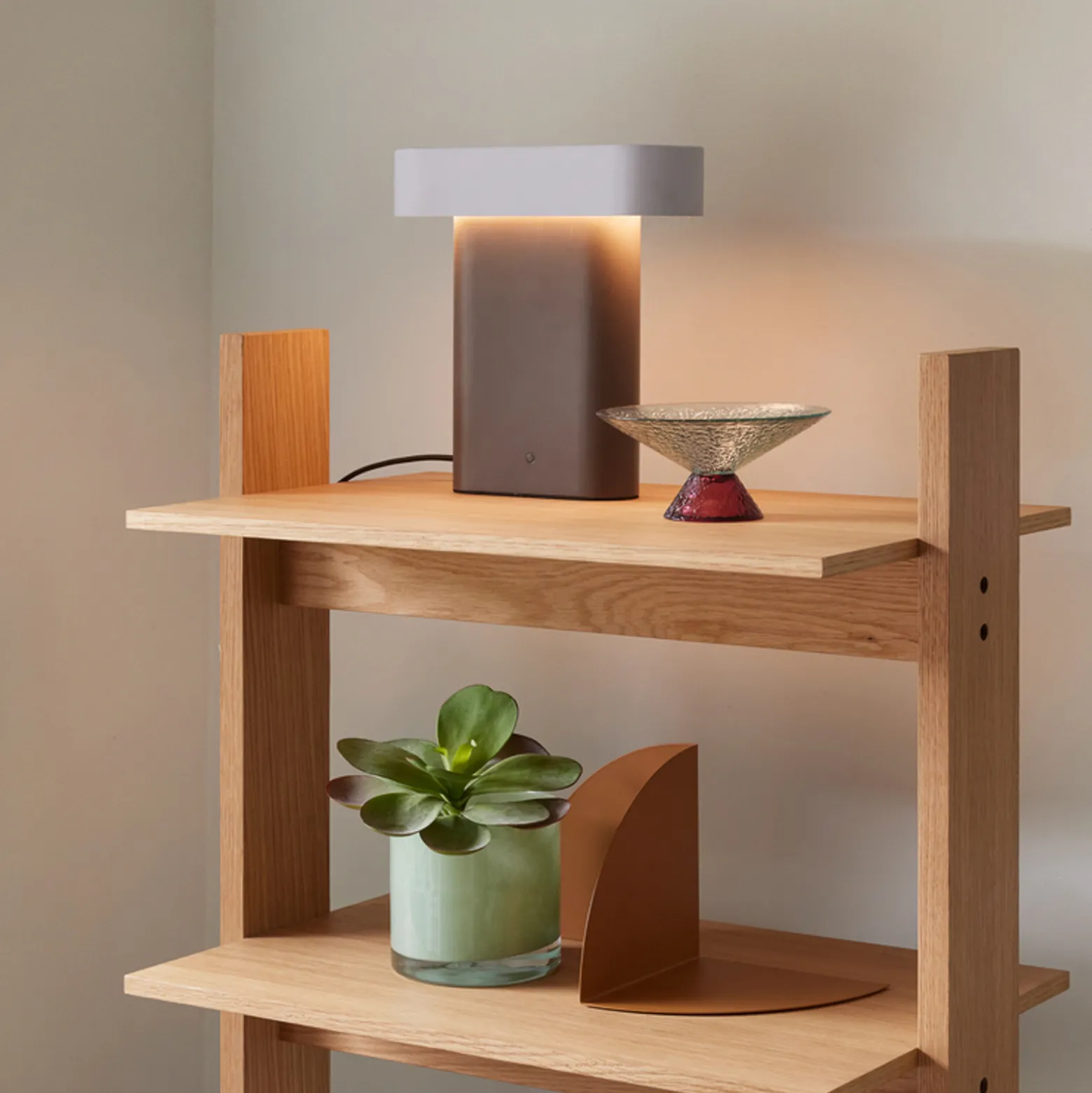 HÜBSCH LED-pöytävalaisin Sleek, ruskea/vaaleanharmaa rauta, PC