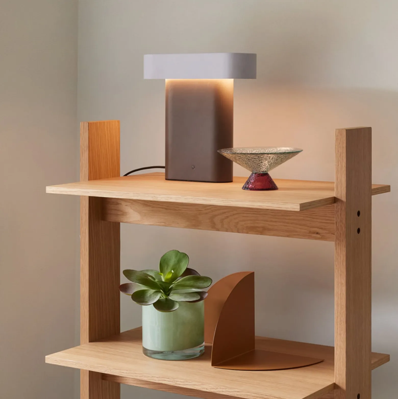 HÜBSCH LED-pöytävalaisin Sleek, ruskea/vaaleanharmaa rauta, PC