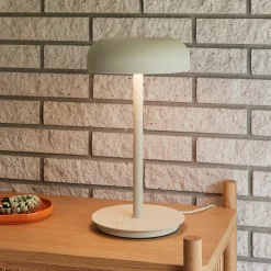 HÜBSCH LED-pöytävalaisin Velo, hiekanbeige, rauta, polykarbonaatti