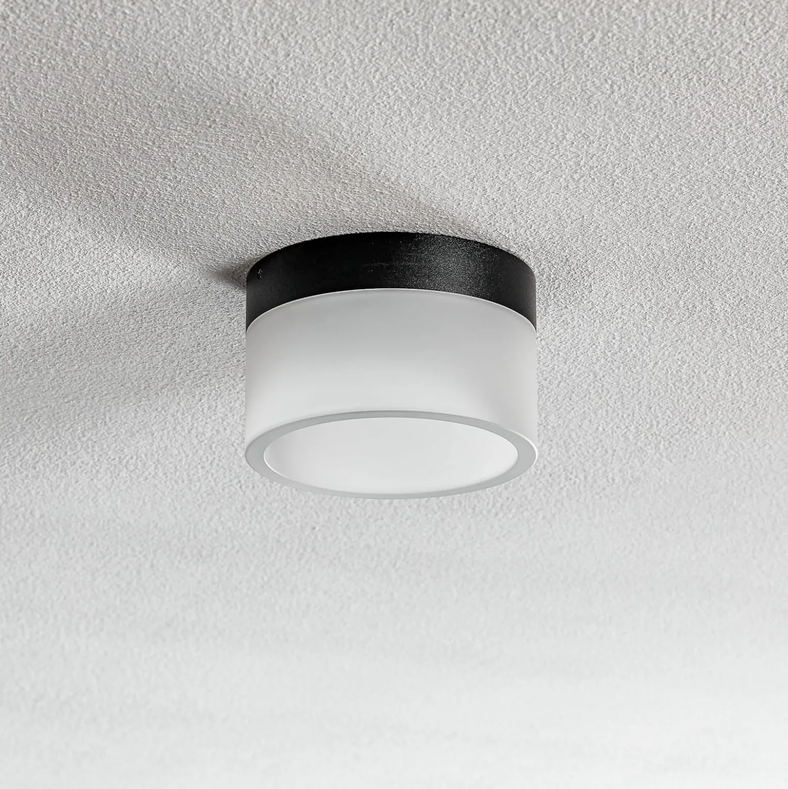Helestra Liv -LED-kattovalaisin, satinoitu, Ø15cm