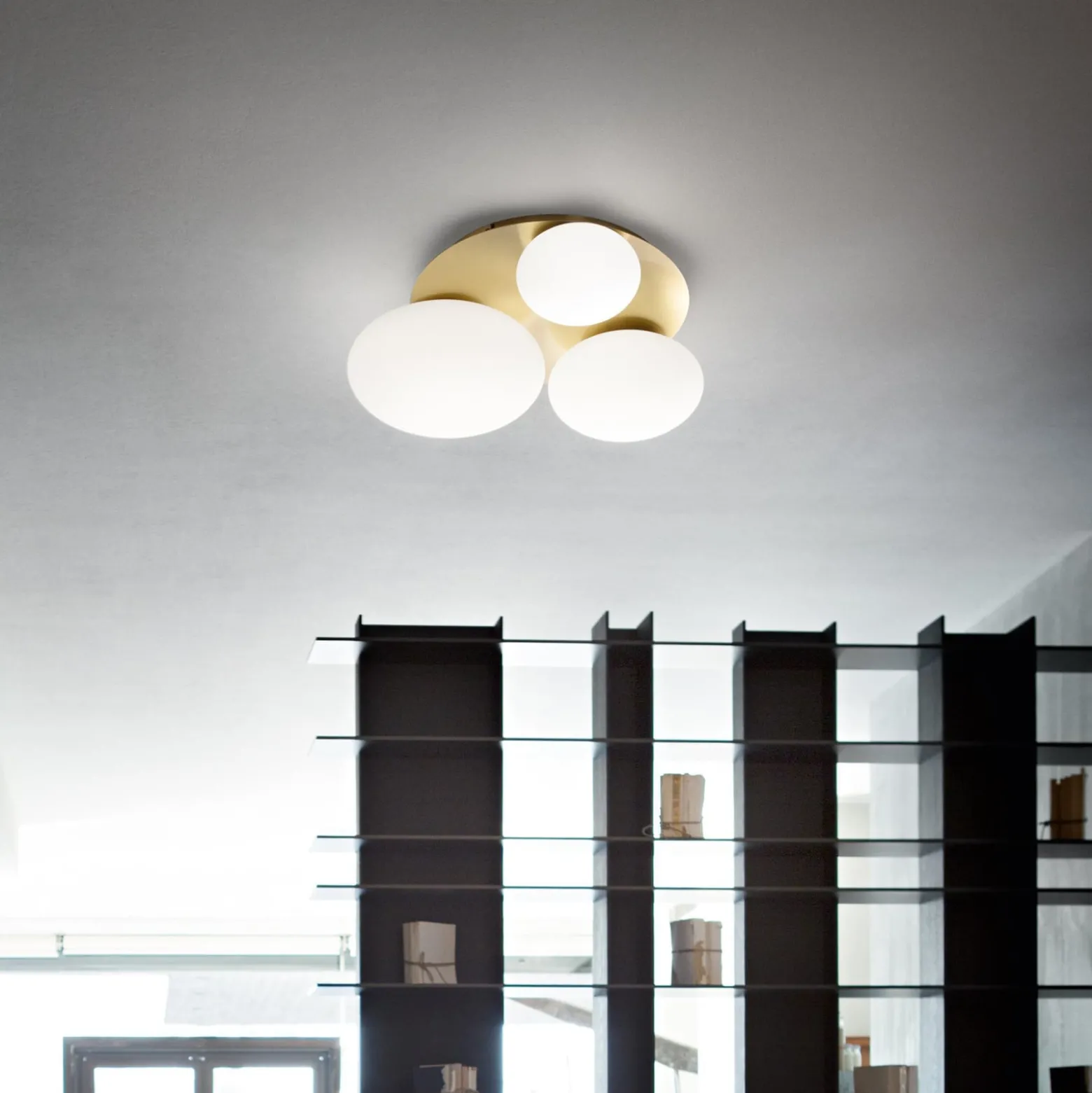 Ideal Lux kattovalaisin Ninfea, messinginvärinen, opaalilasi, 3-valo.