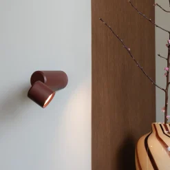 It's about RoMi LED-akkupöytälamppu Milan, tummanpunainen, 19 cm