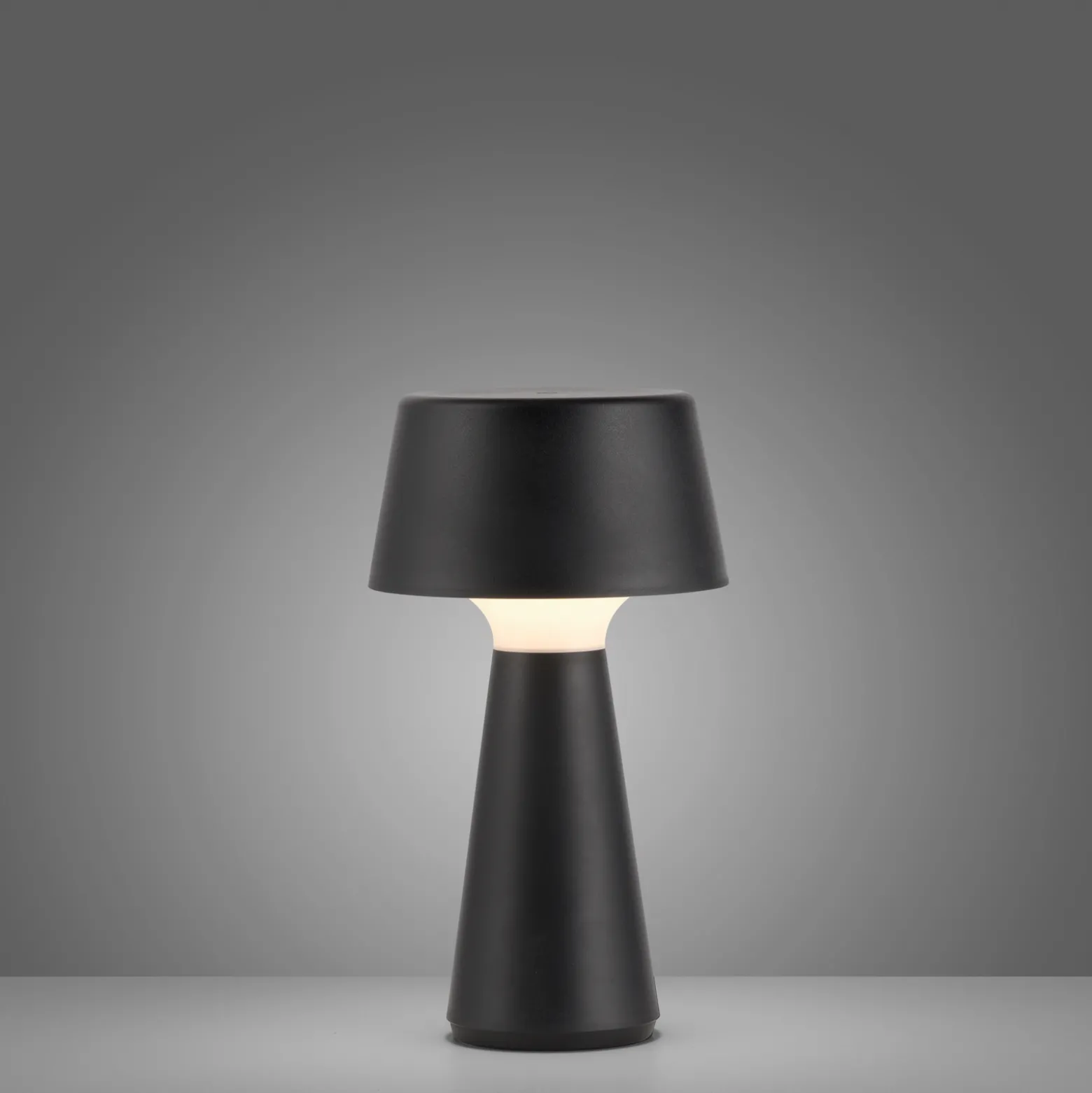 JUST LIGHT. Abera musta muovinen IP54 ladattava LED-pöytävalaisin