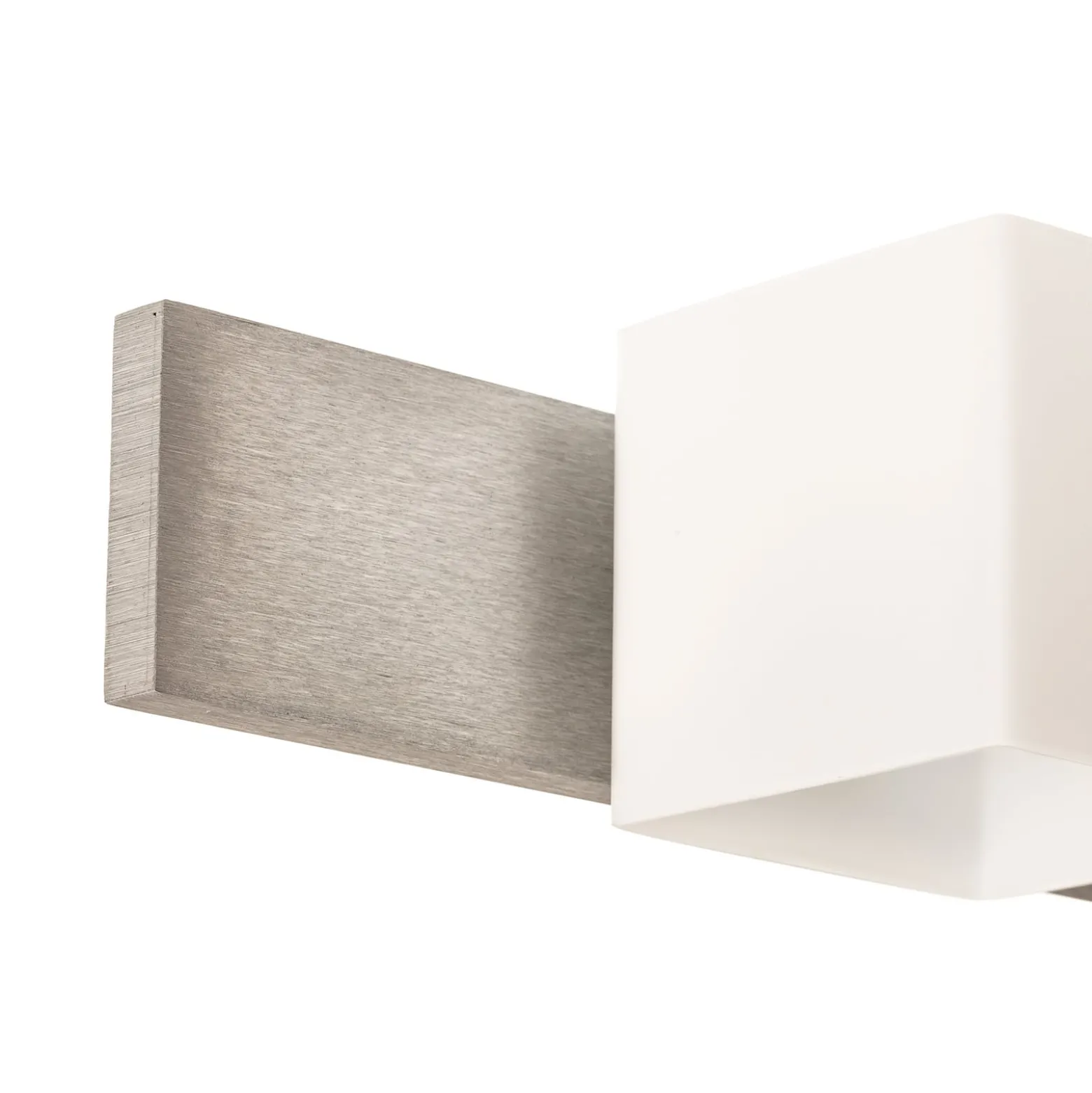 Kaksilamppuinen CUBE -seinävalaisin, häikäisysuoja
