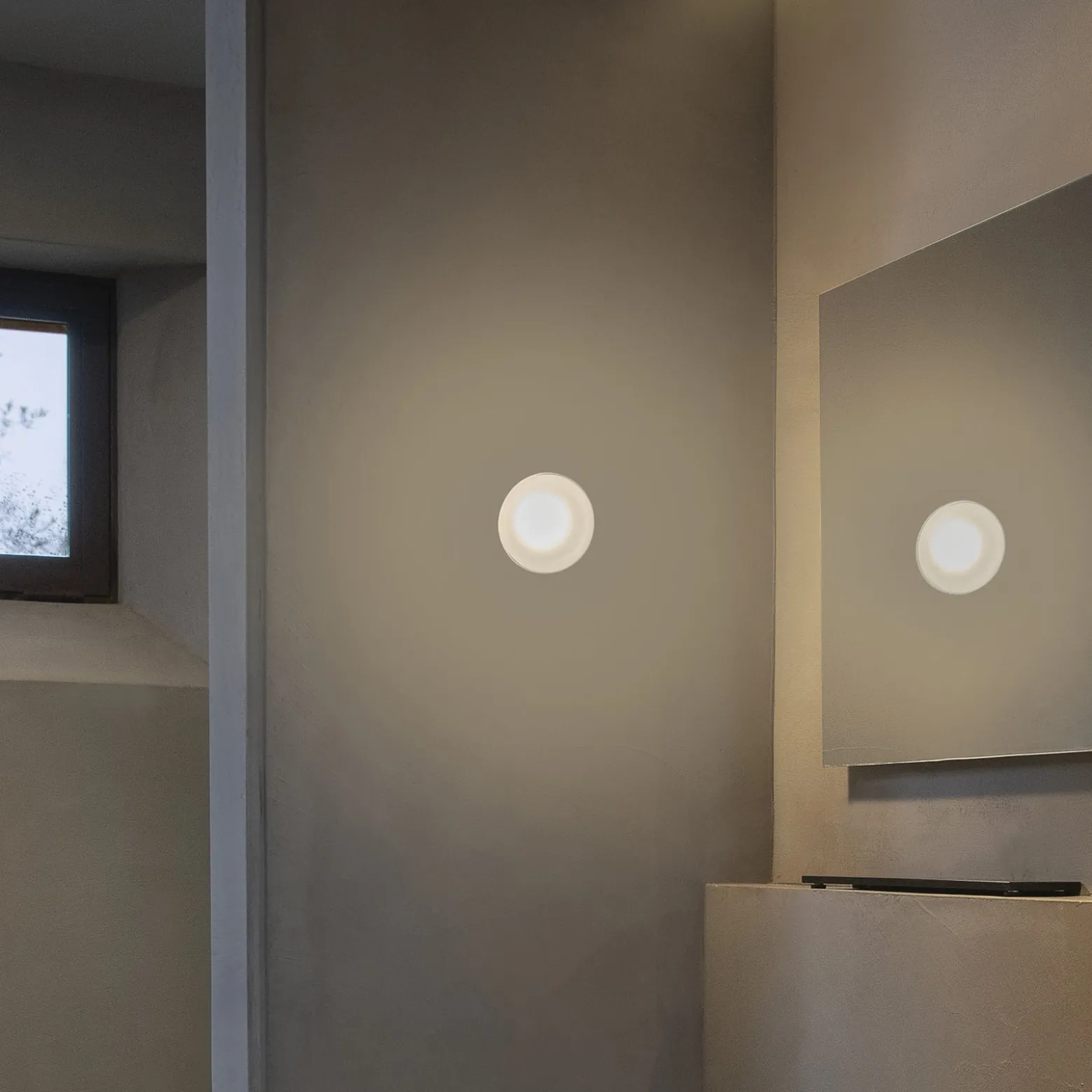 Karman Agua -LED-seinävalaisin IP44 huurrettu lasi