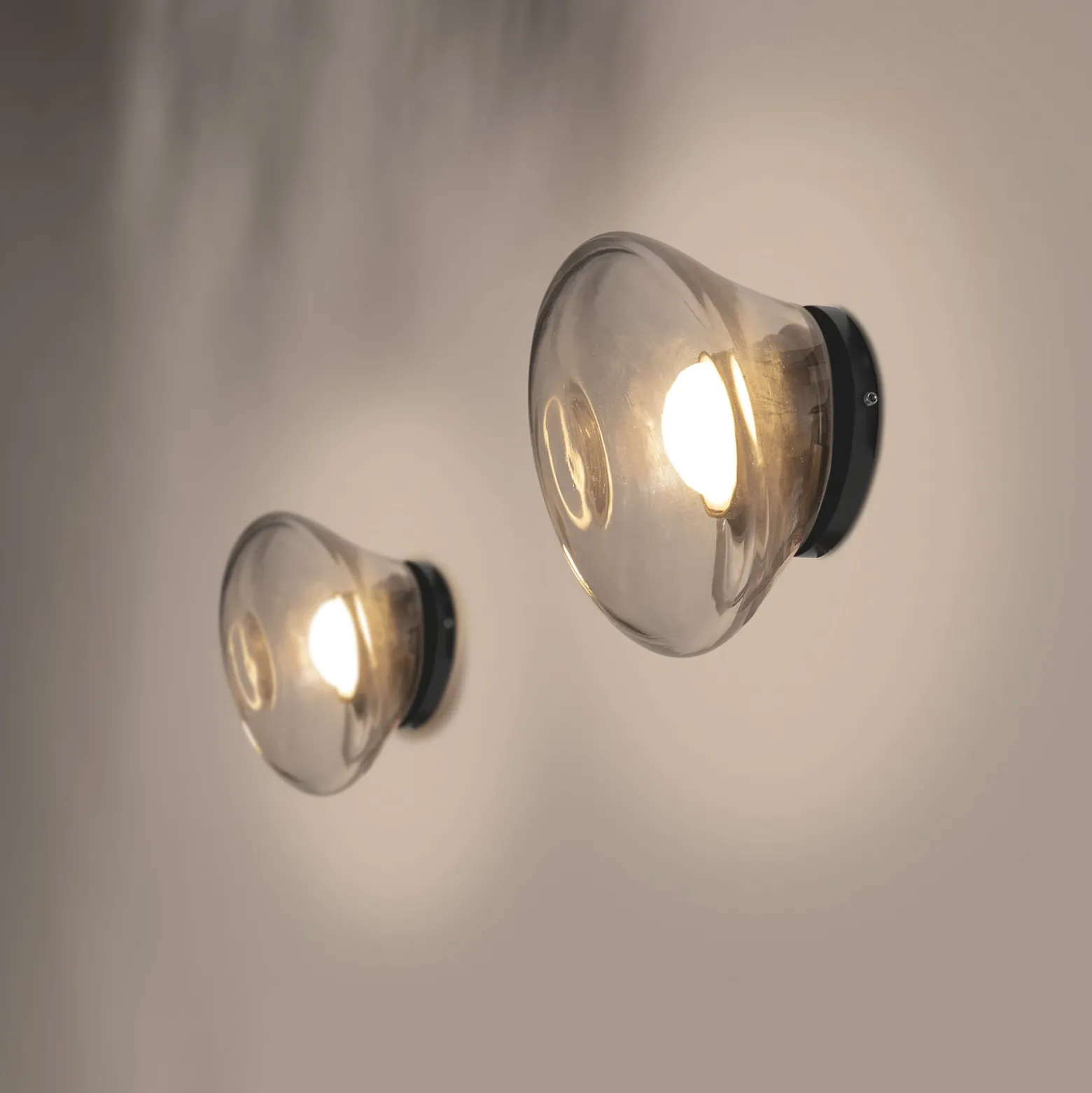 Karman Agua -LED-seinävalaisin, IP44, kirkas lasi