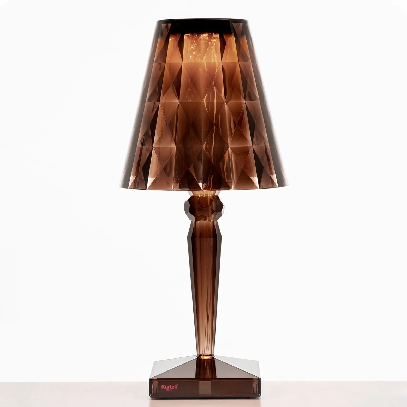 Kartell Big Battery -pöytälamppu IP54, cola