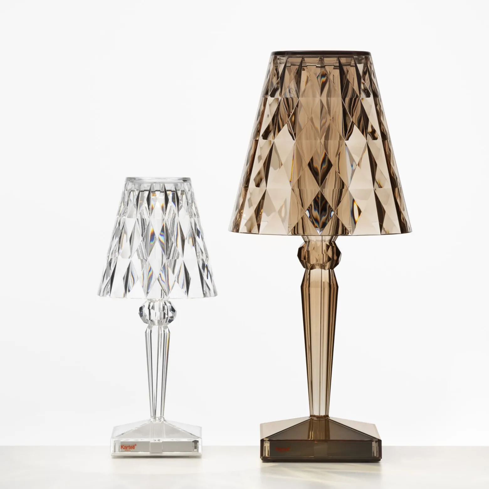 Kartell Big Battery -pöytälamppu IP54, cola