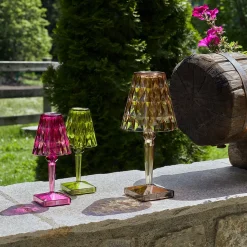 Kartell Big Battery -pöytälamppu IP54, cola
