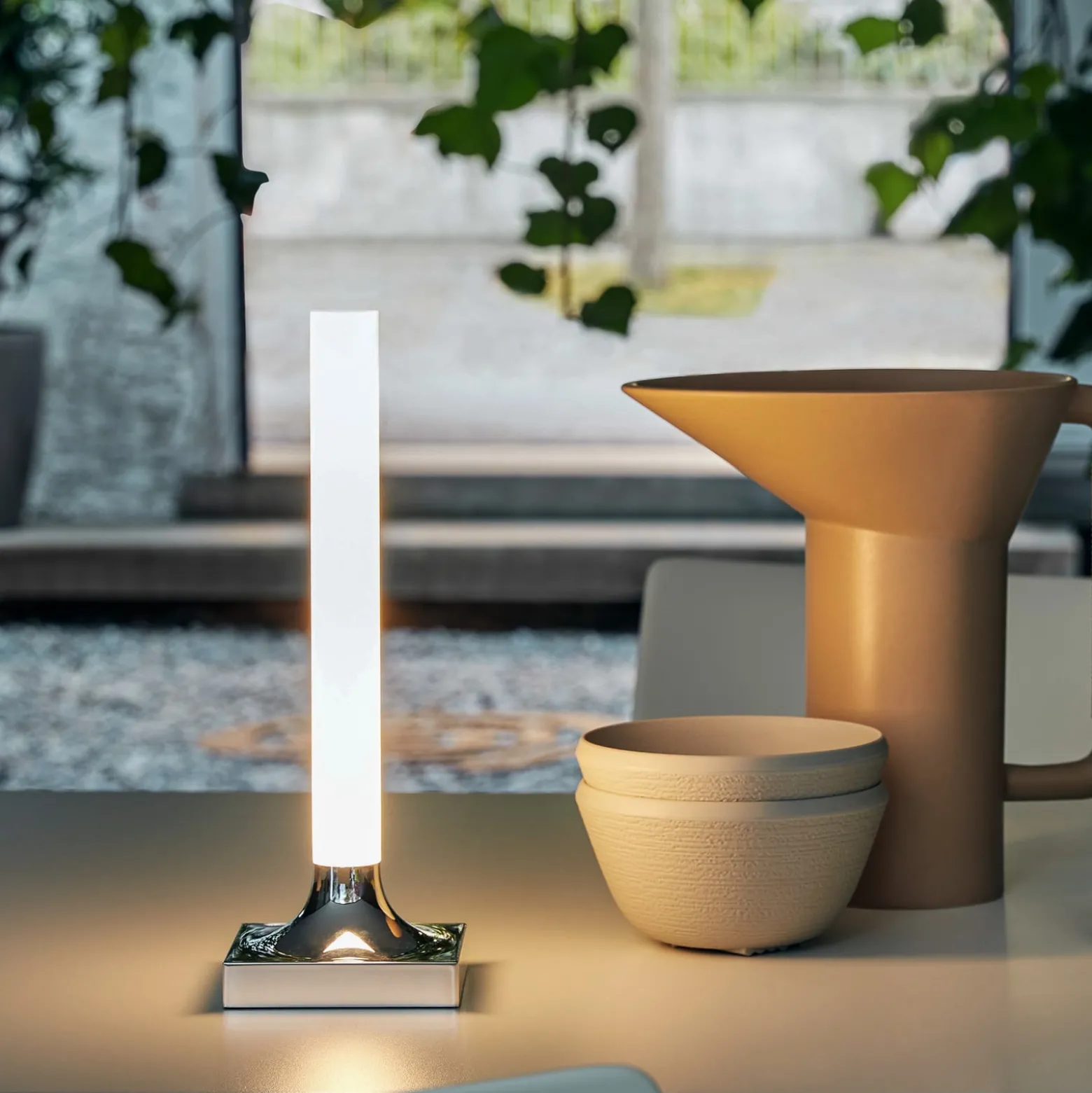 Kartell Goodnight -LED-pöytävalo P20, kromi