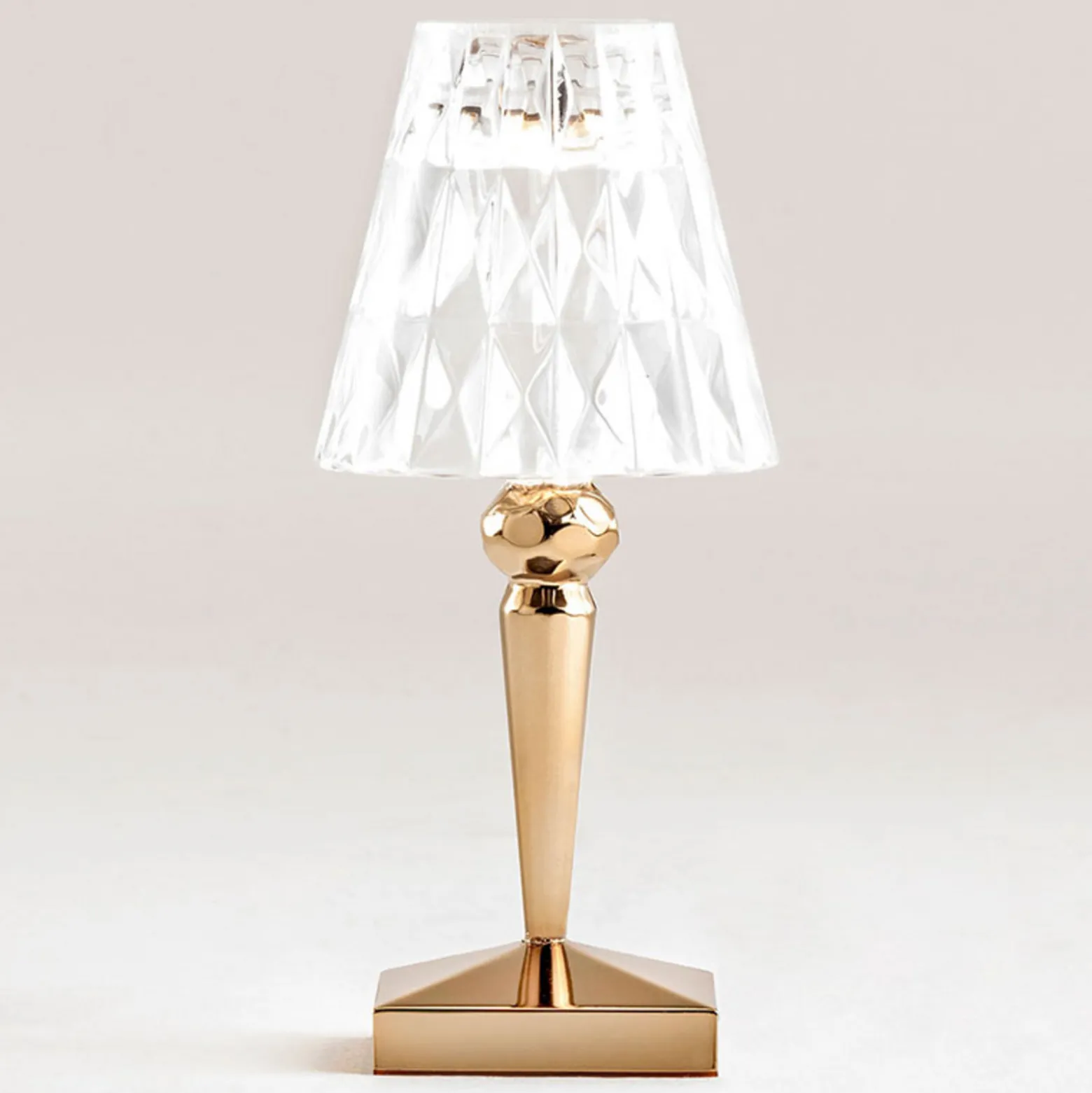 Kartell LED-akkukäyttöinen pöytälamppu Battery, 26 cm, kullanvärinen, IP54