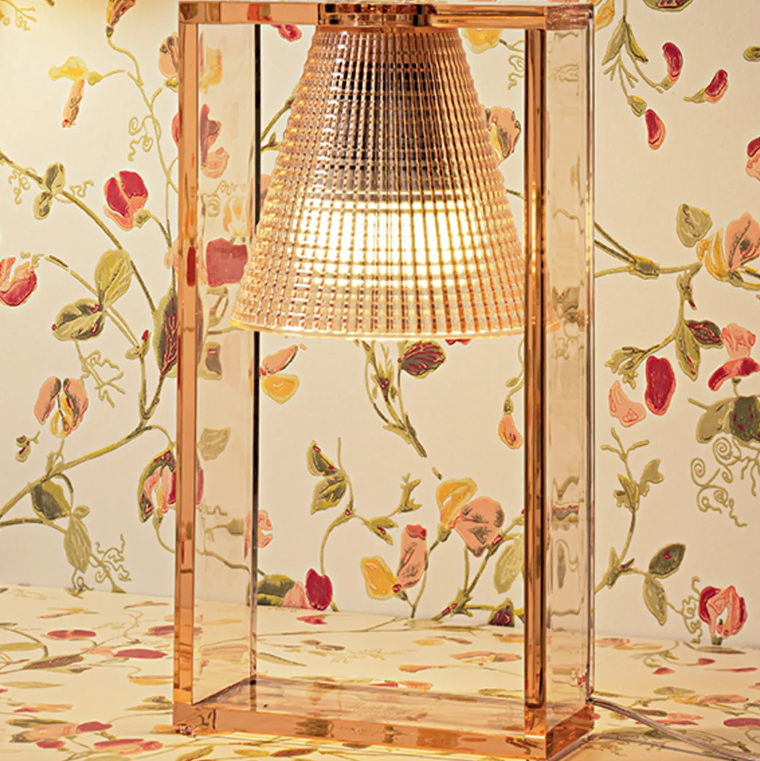 Kartell Light-Air -pöytävalaisin, vaaleanpunainen