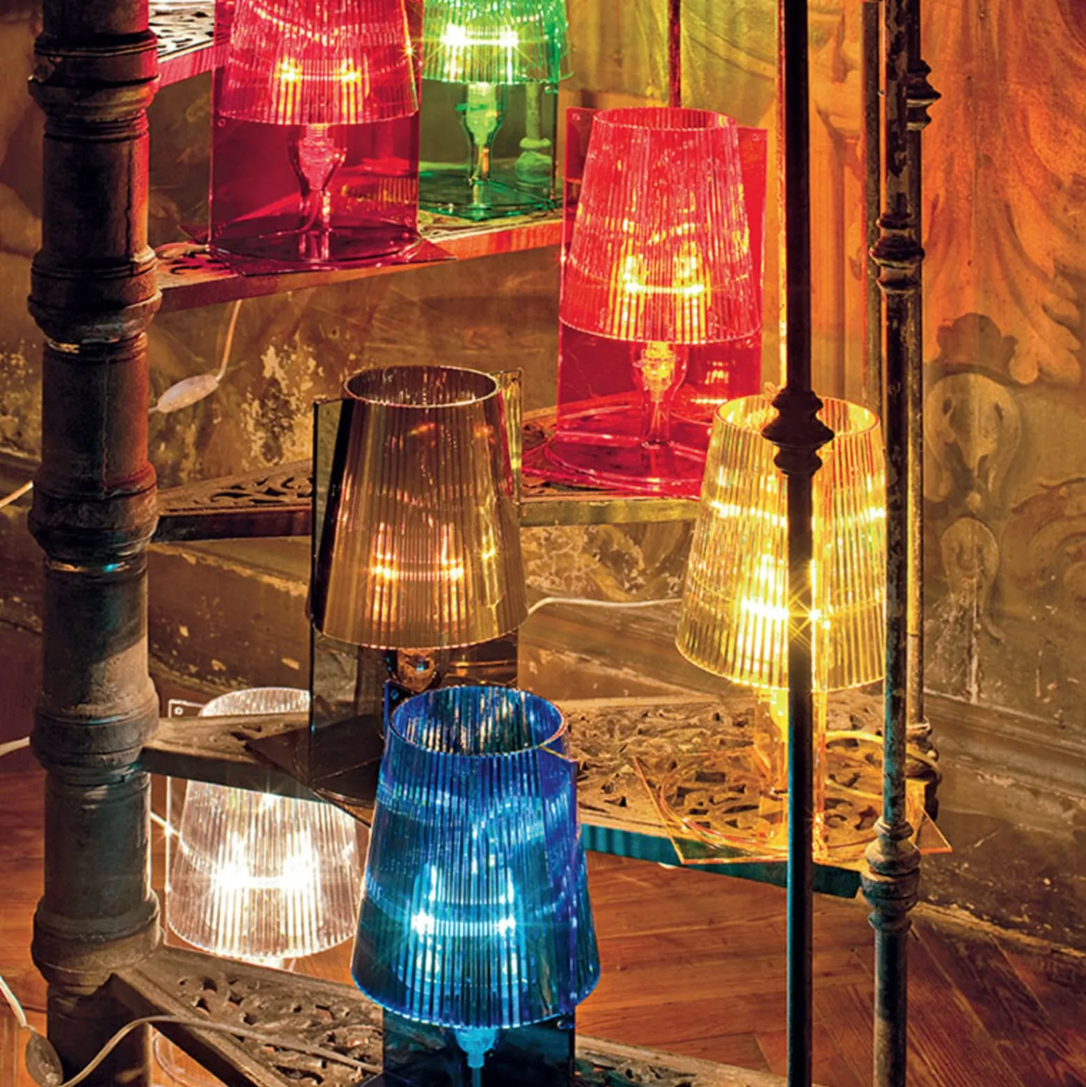 Kartell Take -design-pöytävalaisin, oliivinvihreä