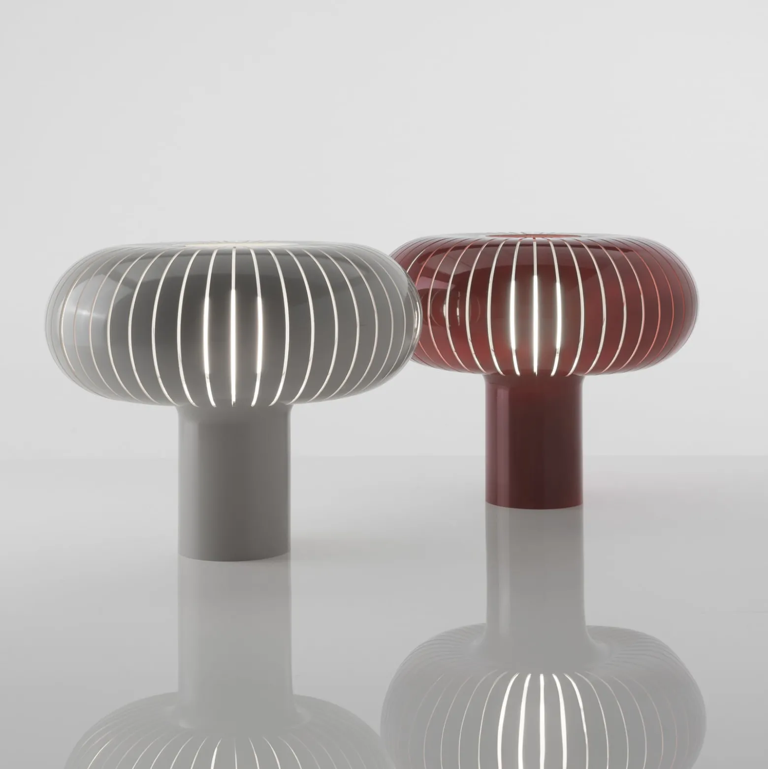 Kartell Teresa pöytävalaisin, kyyhkynharmaa, Ø 50 cm, PMMA
