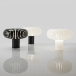 Kartell Teresa pöytävalaisin, musta/valkoinen, Ø 50 cm, PMMA