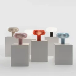 Kartell Teresa pöytävalaisin, musta/valkoinen, Ø 50 cm, PMMA