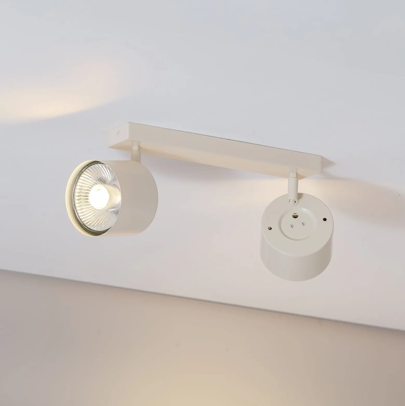 Kattospotti Chloe säädettävä 2-lamppuinen, beige