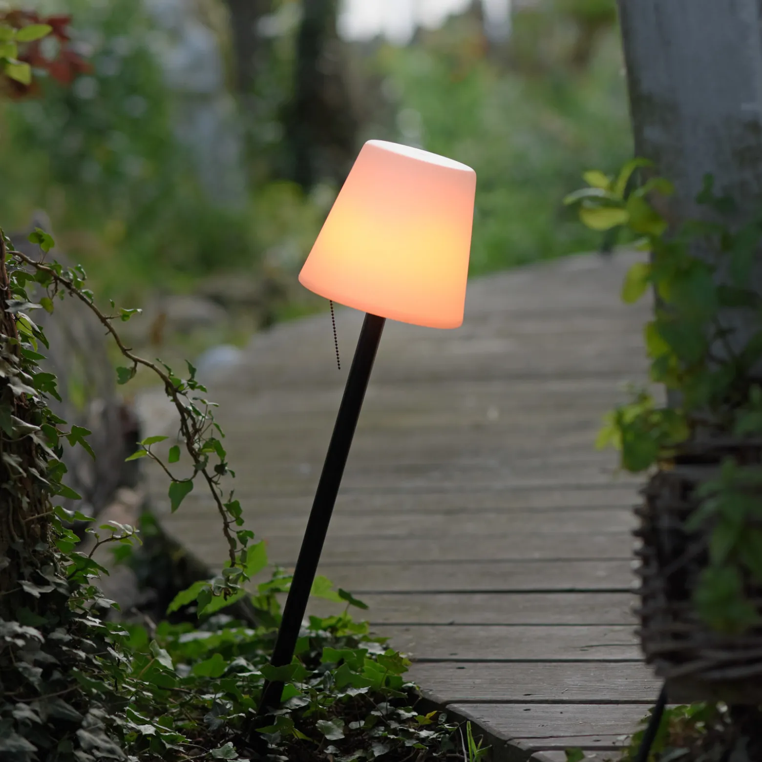 Keno-LED-pöytävalo, maapiikki, vetokatkaisija akku