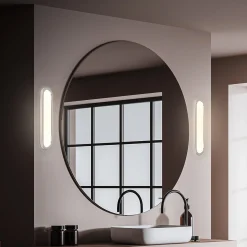 Kylpyhuoneen LED-seinälamppu Pil, kromivärinen, leveys 35 cm, muovi
