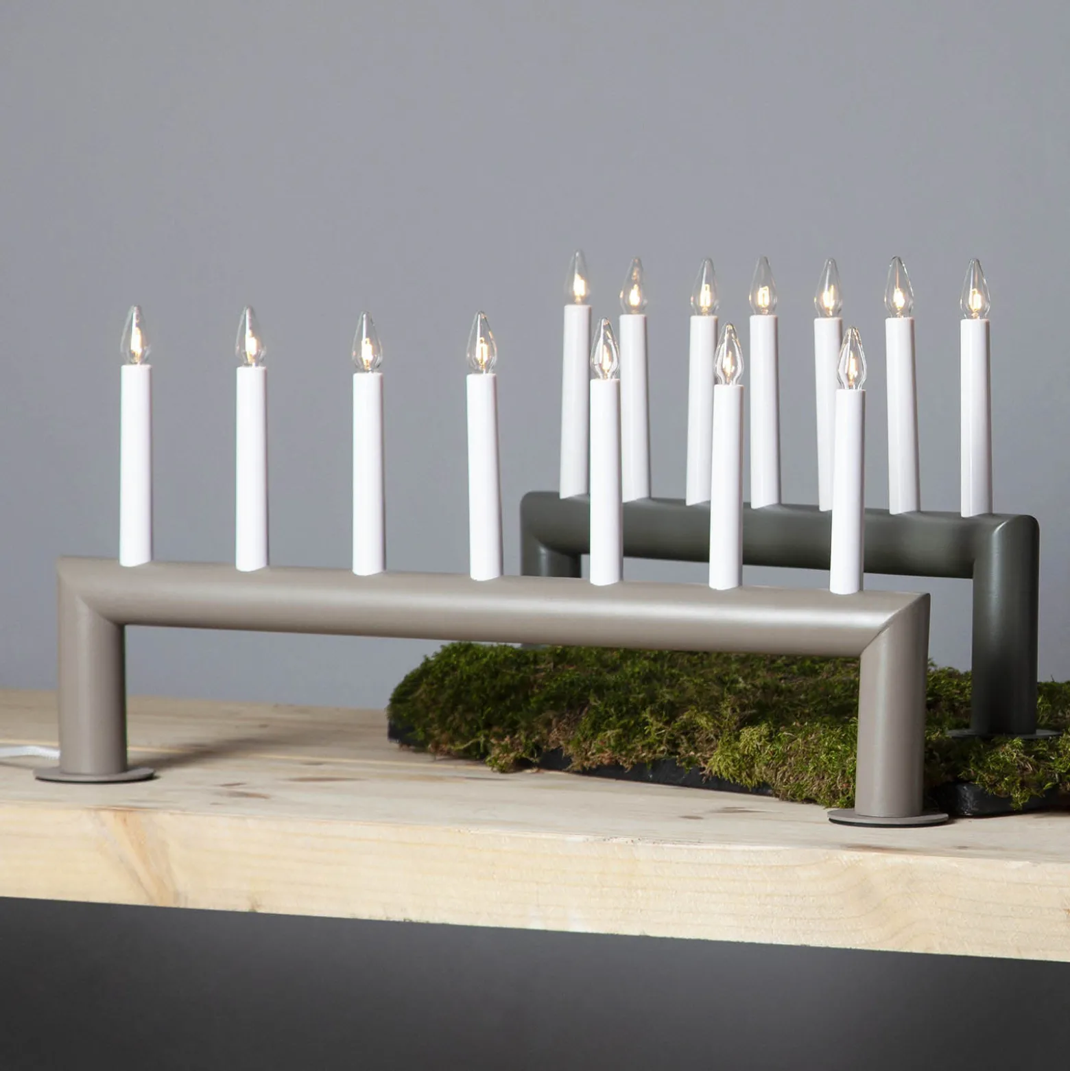 Kynttilänjalka Circum, suora, 7-liekkinen, harmaanruskea