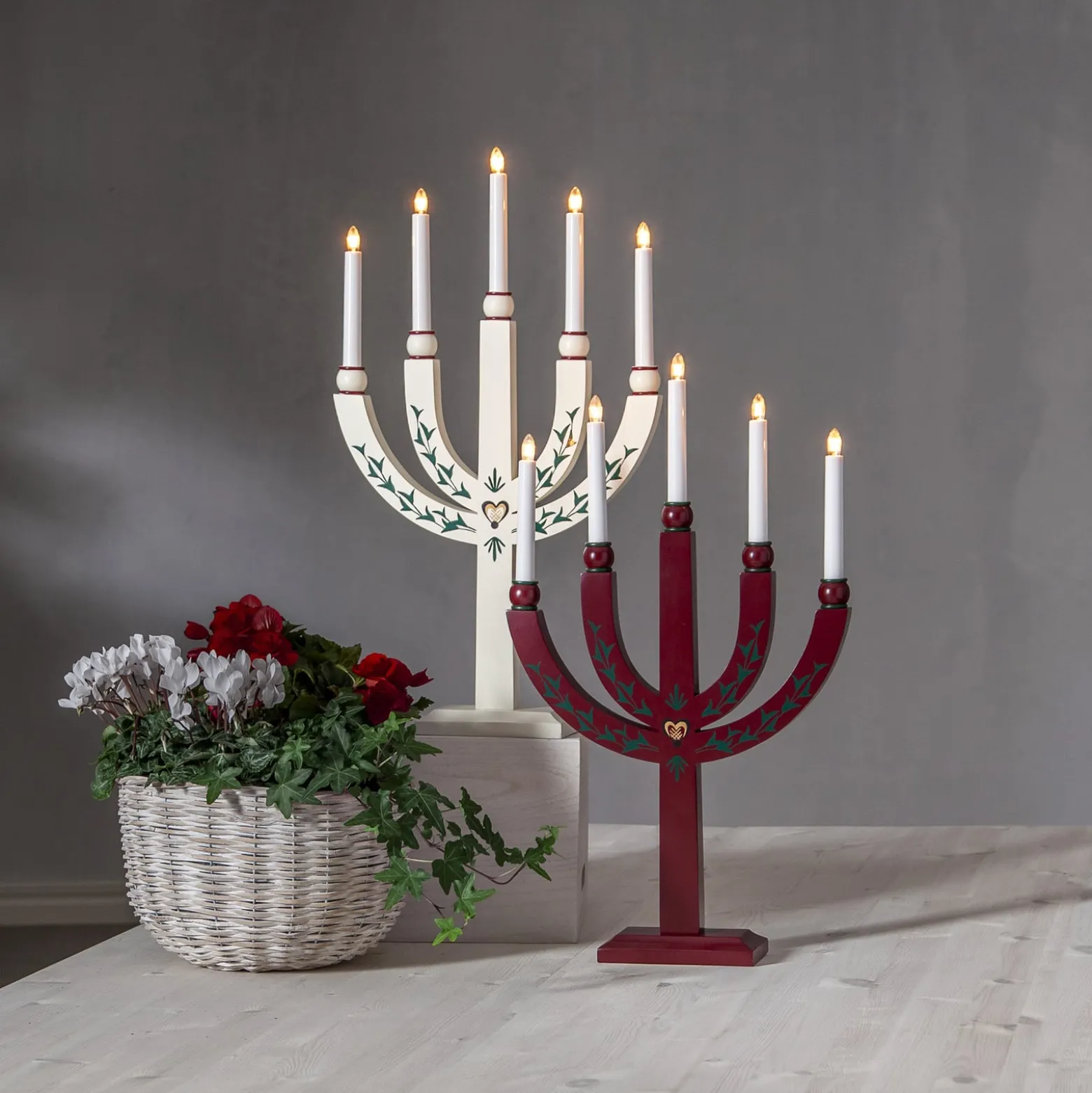 Kynttilänjalka Elias Tradition viisiliekkinen valkoinen
