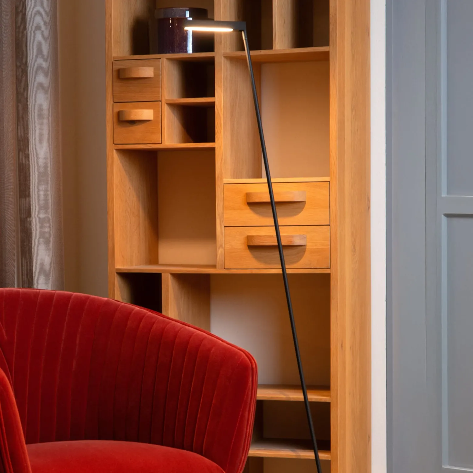 Lavale LED-lattiavalaisin, musta, himmennettävissä, korkeus 138 cm
