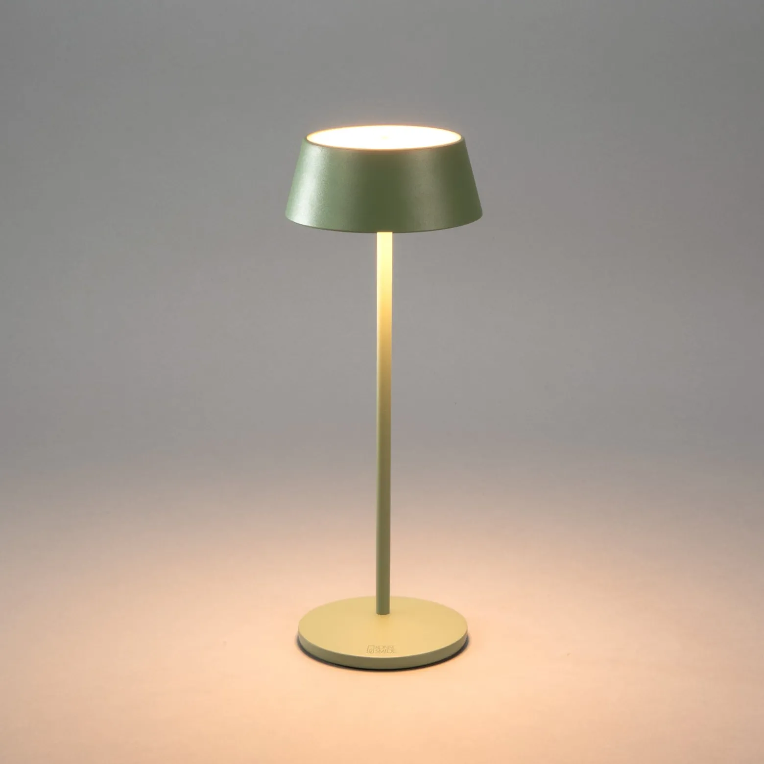 LED-akkukäyttöinen pöytälamppu Menton, vihreä, korkeus 27 cm, IP54, USB