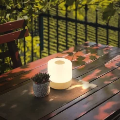 LED-akkukäyttöinen pöytävalaisin Cita, puunvärinen, USB-C, 2700 K, himmennettävä