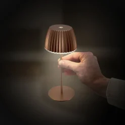 LED-akku-pöytälamppu Brilo unplugged Riffle, 20 cm, kupari