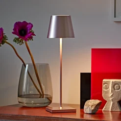 LED-akkupöytälamppu Nuindie, USB-C, ruusukulta, IP54, himmennettävä