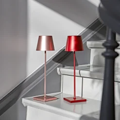 LED-akkupöytälamppu Nuindie, USB-C, ruusukulta, IP54, himmennettävä
