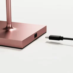 LED-akkupöytälamppu Nuindie, USB-C, ruusukulta, IP54, himmennettävä