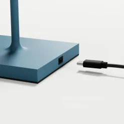 LED-akkupöytälamppu Nuindie, USB-C, sininen, IP54, himmennettävä